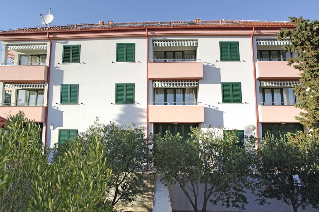 apartments Pinia in Bol apartments Pinia in Bol